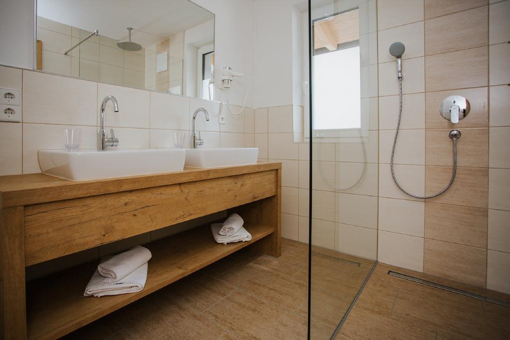 Apartmenthaus Strasswirt De Luxe Tropolach Luaran gambar