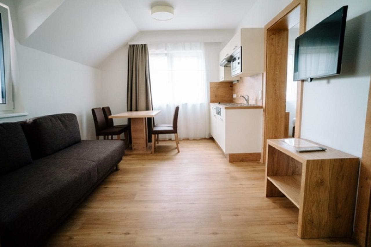 Apartmenthaus Strasswirt De Luxe Tropolach Luaran gambar